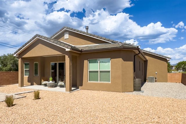 2722 La Luz de Cristo, Santa Fe, NM 87507