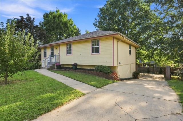 3204 SE 5TH Court, Blue Springs, MO 64014