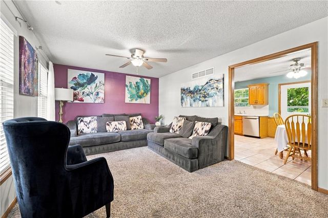 3204 SE 5TH Court, Blue Springs, MO 64014