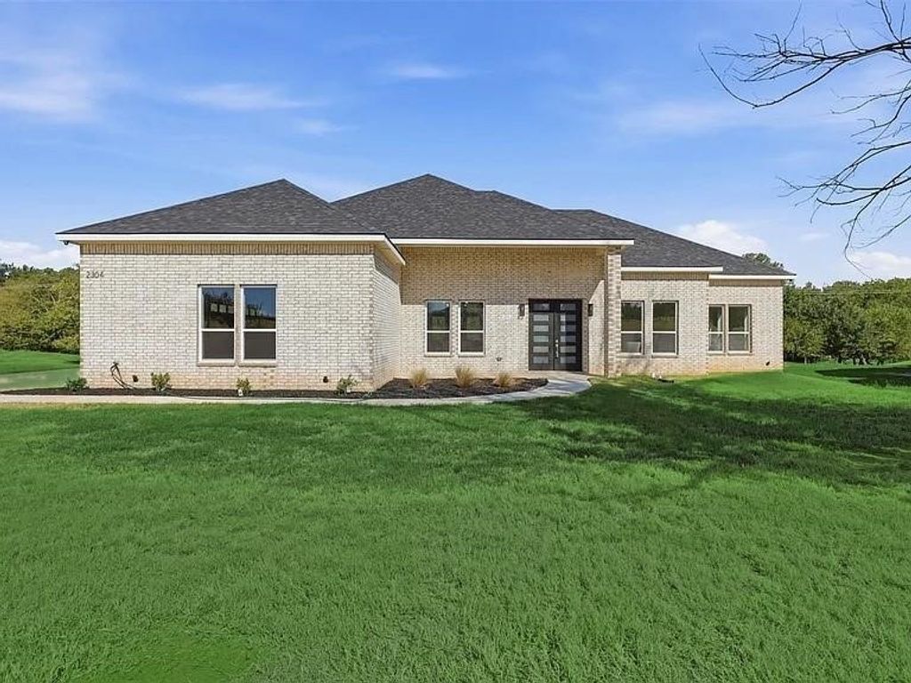 2304 Candlestick Drive, Granbury, TX 76049 — exterior