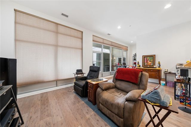 301 5th Ave 518, Downtown Pgh, PA 15222