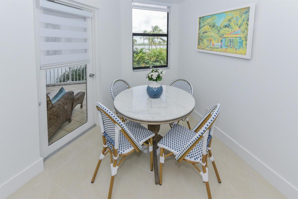 Image 12 of property listing at 2860 S Ocean Boulevard 202, Palm Beach, FL 33480