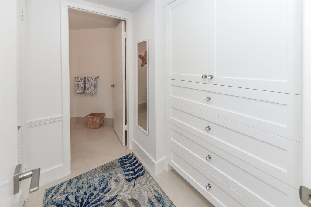 Image 19 of property listing at 2860 S Ocean Boulevard 202, Palm Beach, FL 33480