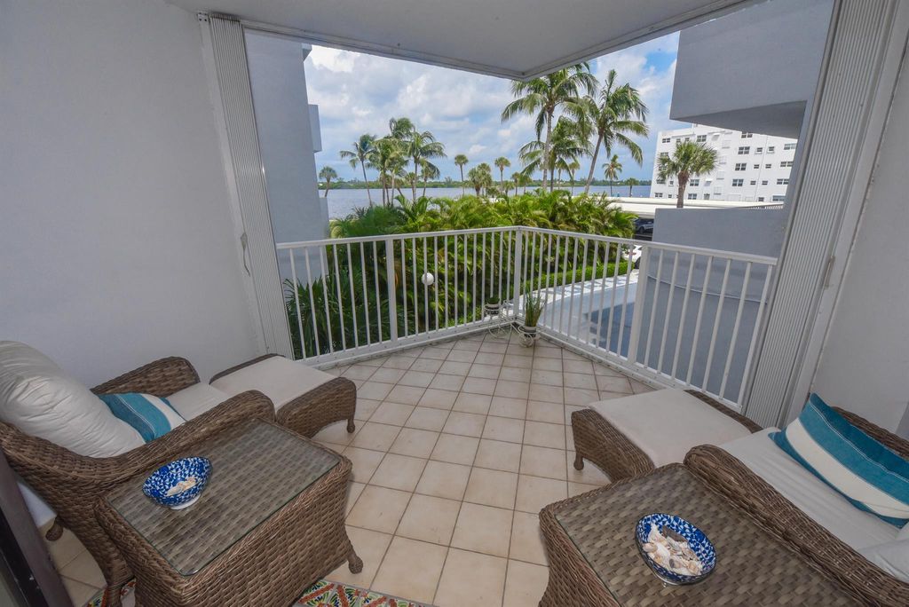 Image 3 of property listing at 2860 S Ocean Boulevard 202, Palm Beach, FL 33480