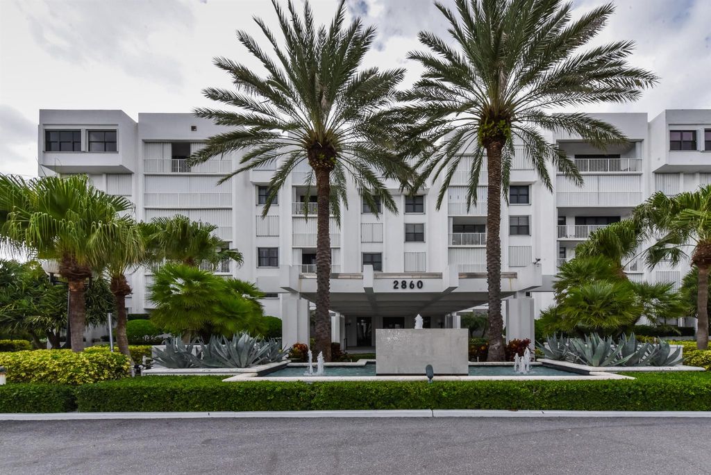 Image 33 of property listing at 2860 S Ocean Boulevard 202, Palm Beach, FL 33480