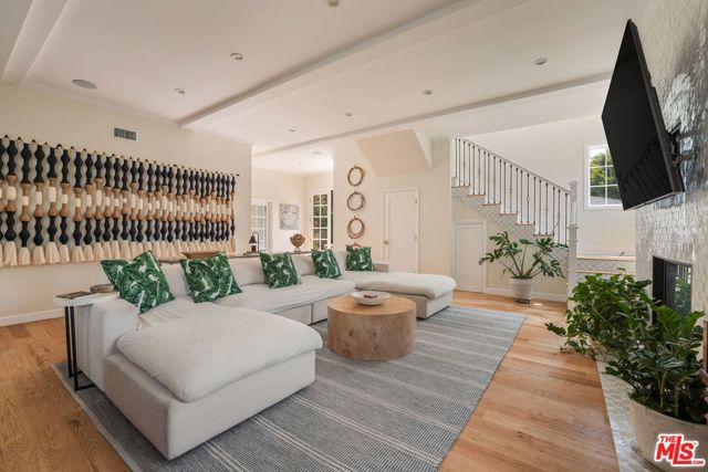 10596 Cushdon Avenue, Los Angeles, CA 90064