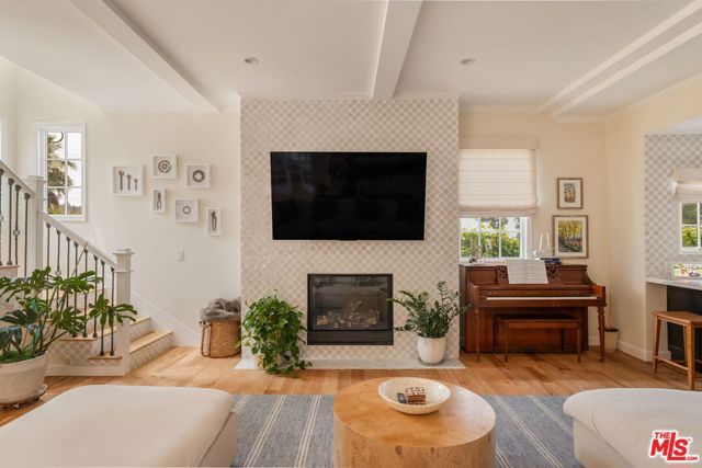 10596 Cushdon Avenue, Los Angeles, CA 90064
