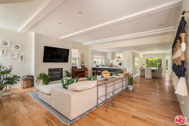 10596 Cushdon Avenue, Los Angeles, CA 90064