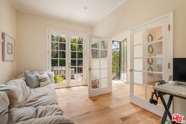 10596 Cushdon Avenue, Los Angeles, CA 90064