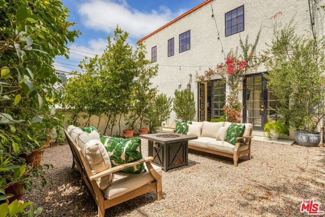 10596 Cushdon Avenue, Los Angeles, CA 90064