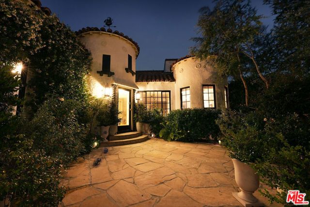 10596 Cushdon Avenue, Los Angeles, CA 90064
