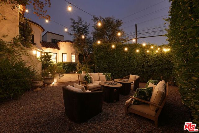 10596 Cushdon Avenue, Los Angeles, CA 90064