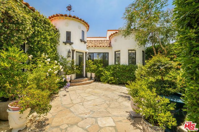 10596 Cushdon Avenue, Los Angeles, CA 90064