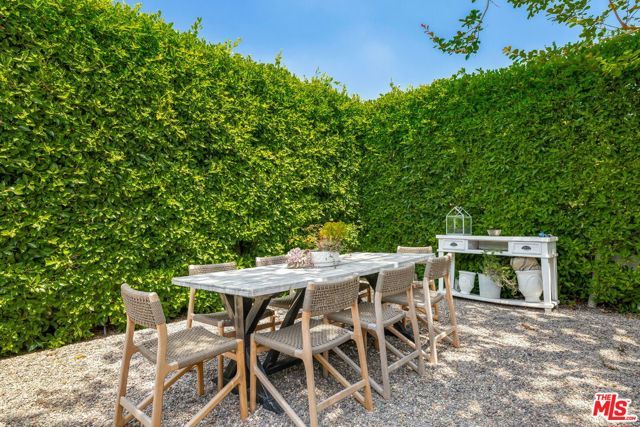 10596 Cushdon Avenue, Los Angeles, CA 90064