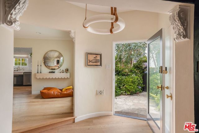 10596 Cushdon Avenue, Los Angeles, CA 90064