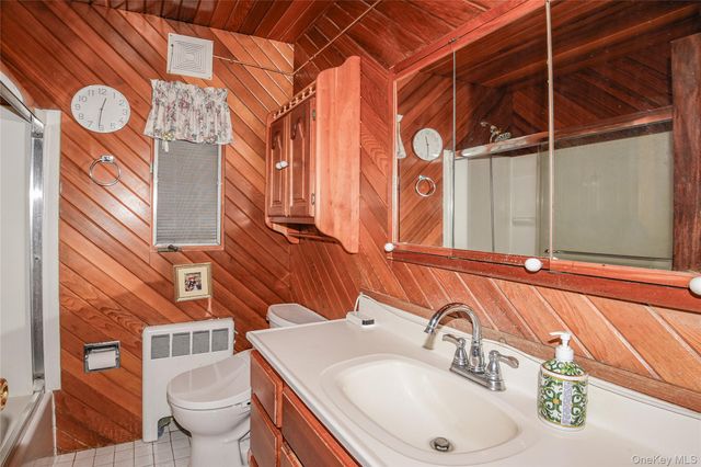 25 Westbury Avenue, Plainview, NY 11803