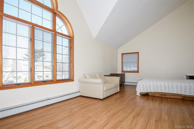 25 Westbury Avenue, Plainview, NY 11803