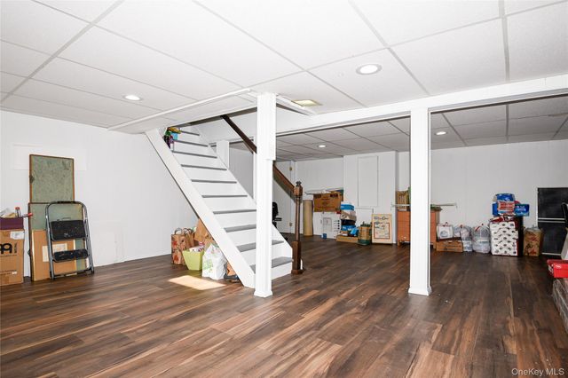 25 Westbury Avenue, Plainview, NY 11803