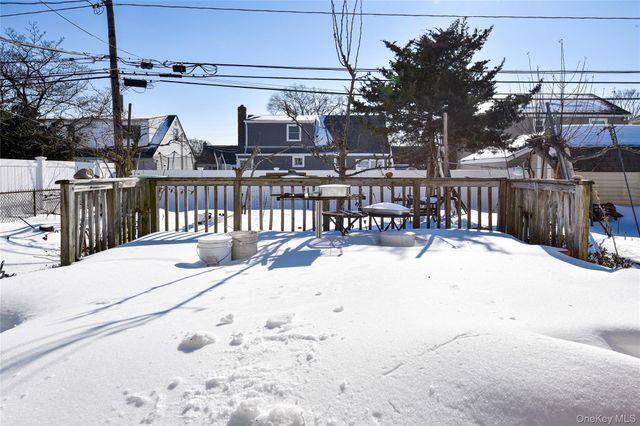 25 Westbury Avenue, Plainview, NY 11803