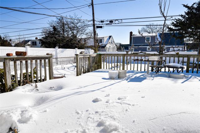 25 Westbury Avenue, Plainview, NY 11803