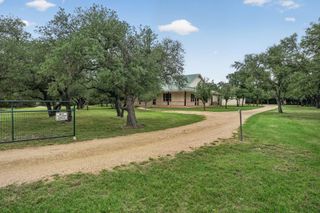 400 Barton Creek DR, Dripping Springs, TX 78620