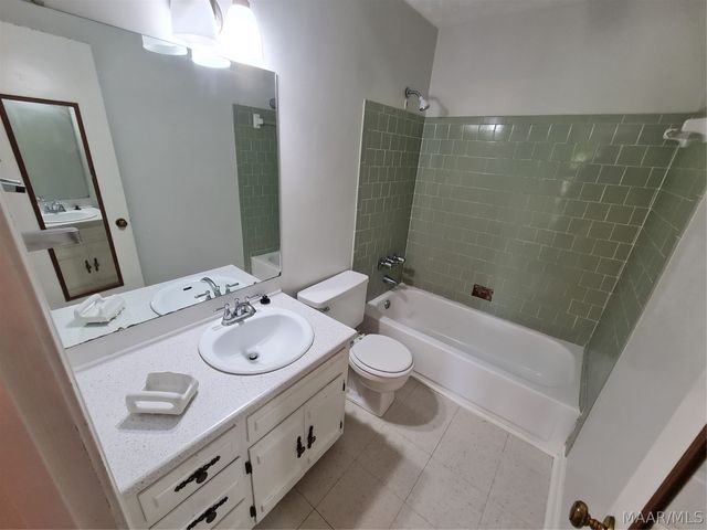 1601 COBBLESTONE Court, Montgomery, AL 36117
