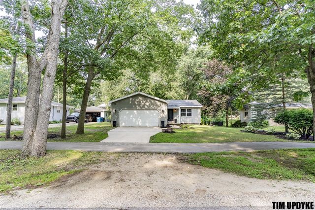 16661 152nd Avenue, Spring Lake, MI 49456