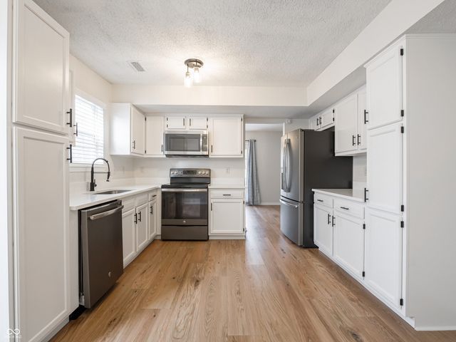 9220 Bridgestone Court, Indianapolis, IN 46231