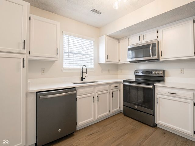 9220 Bridgestone Court, Indianapolis, IN 46231