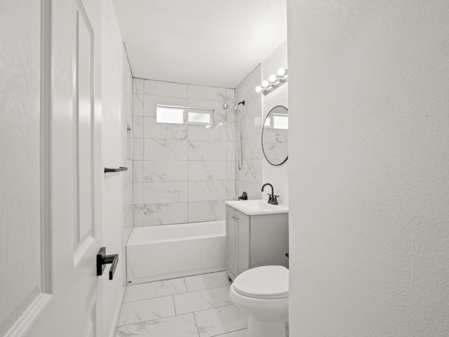 2409 E Holland Avenue, Fresno, CA 93726