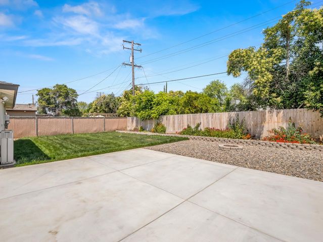 2409 E Holland Avenue, Fresno, CA 93726