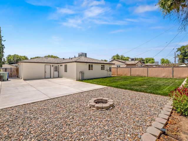 2409 E Holland Avenue, Fresno, CA 93726