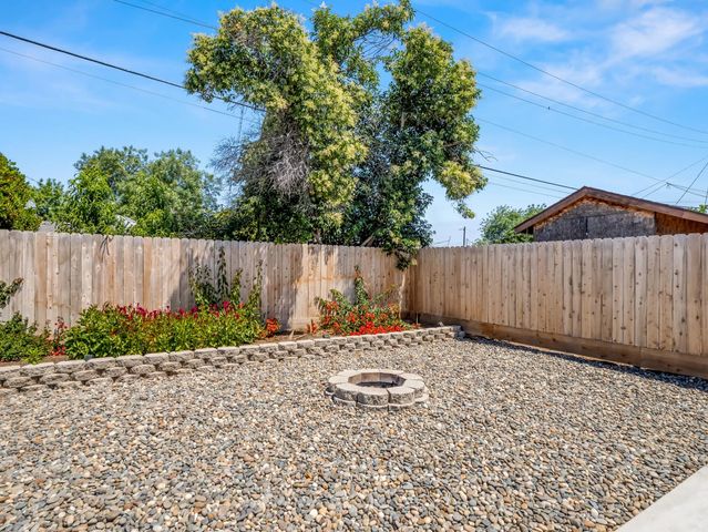 2409 E Holland Avenue, Fresno, CA 93726