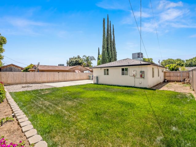 2409 E Holland Avenue, Fresno, CA 93726