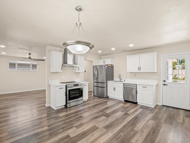 2409 E Holland Avenue, Fresno, CA 93726