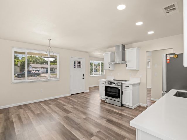 2409 E Holland Avenue, Fresno, CA 93726