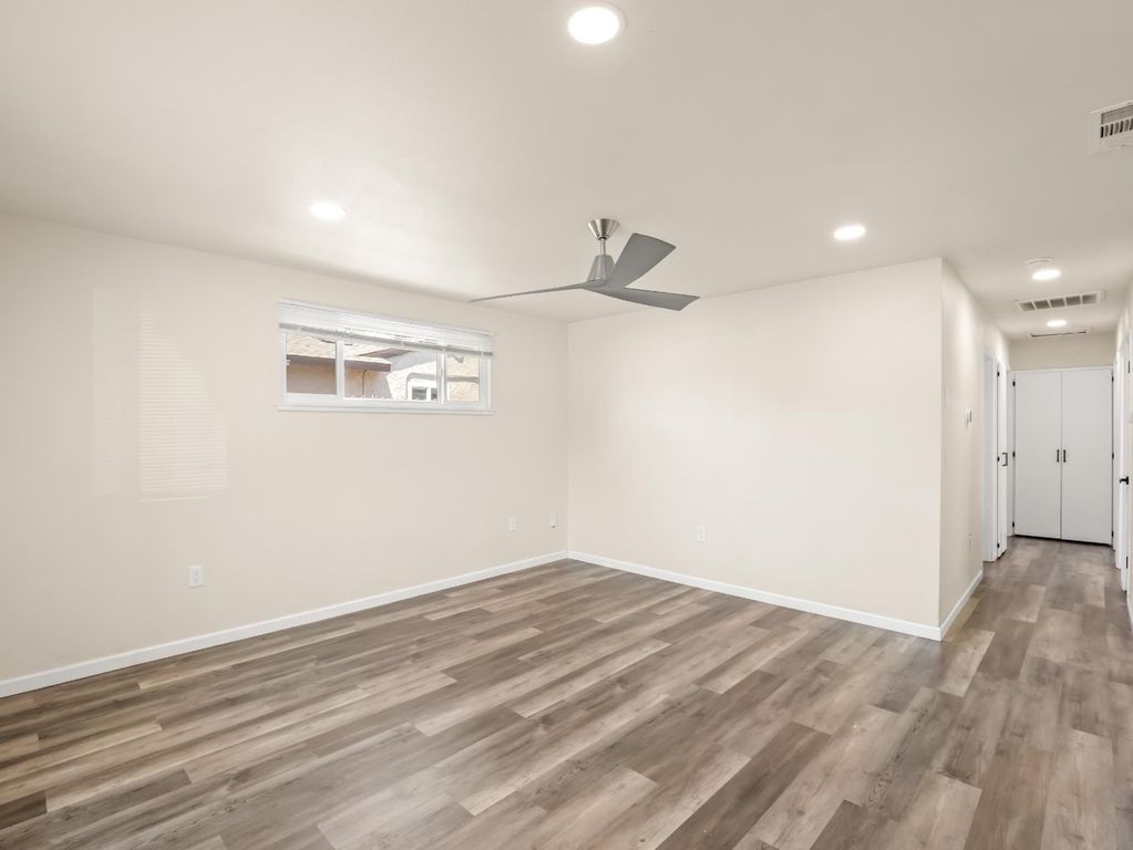 Image 11 of property listing at 2409 E Holland Avenue, Fresno, CA 93726