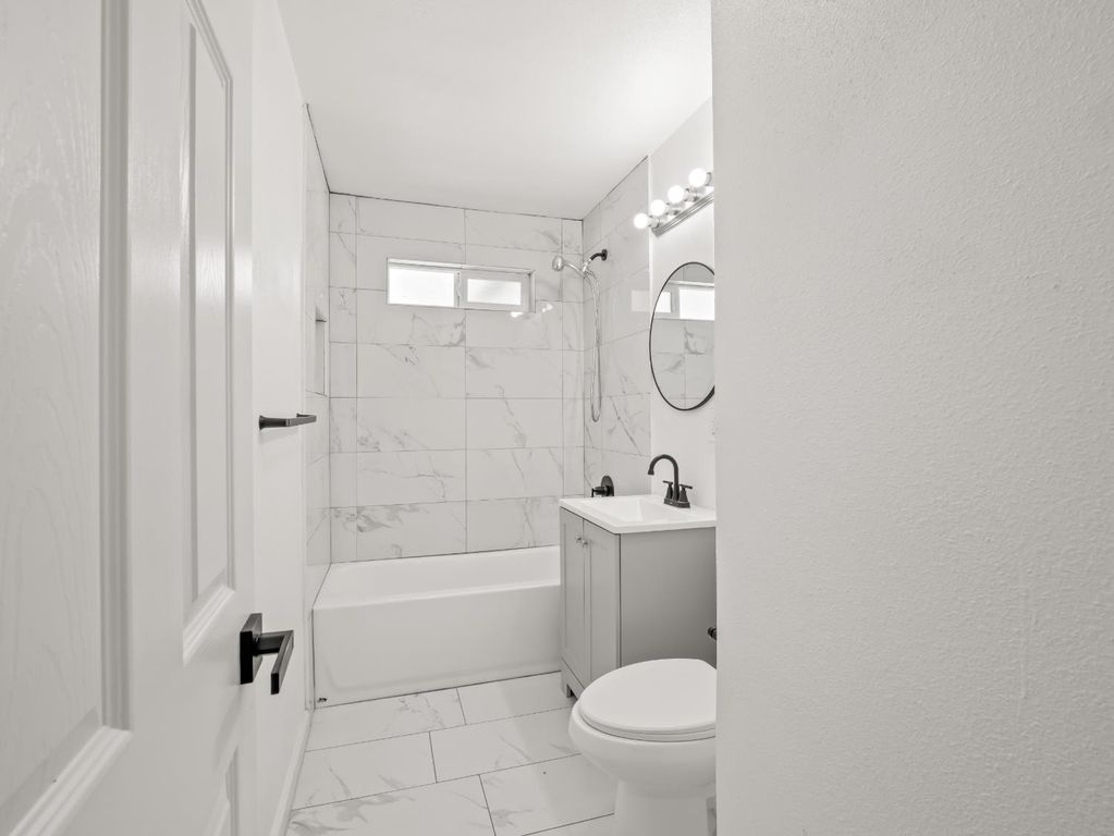 Image 15 of property listing at 2409 E Holland Avenue, Fresno, CA 93726