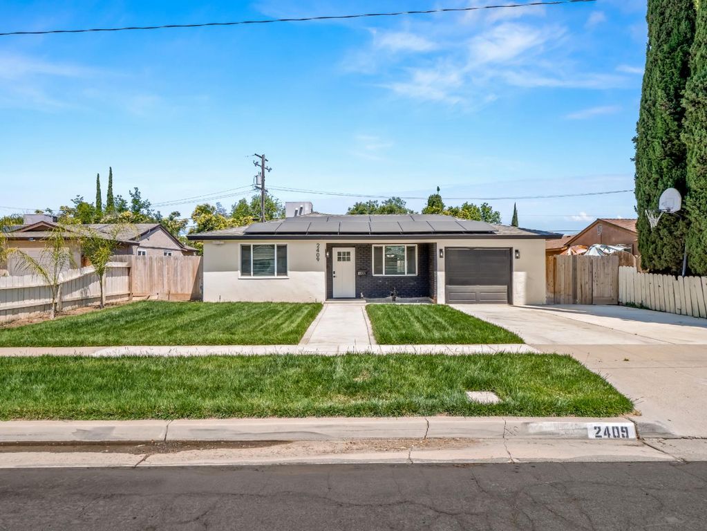Image 2 of property listing at 2409 E Holland Avenue, Fresno, CA 93726