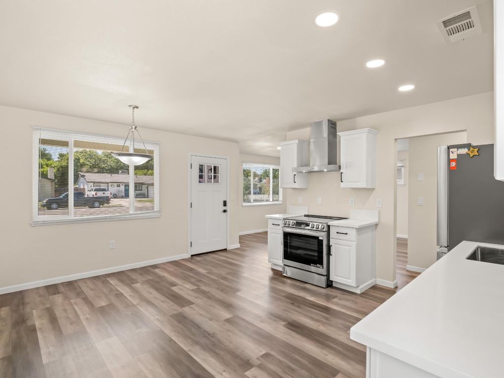 Image 6 of property listing at 2409 E Holland Avenue, Fresno, CA 93726