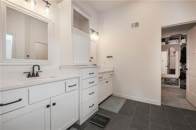 21831 W 177th Terrace, Olathe, KS 66062