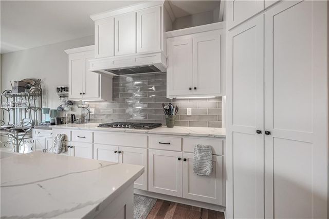 21831 W 177th Terrace, Olathe, KS 66062