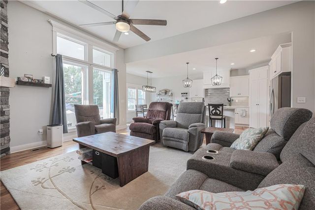 21831 W 177th Terrace, Olathe, KS 66062