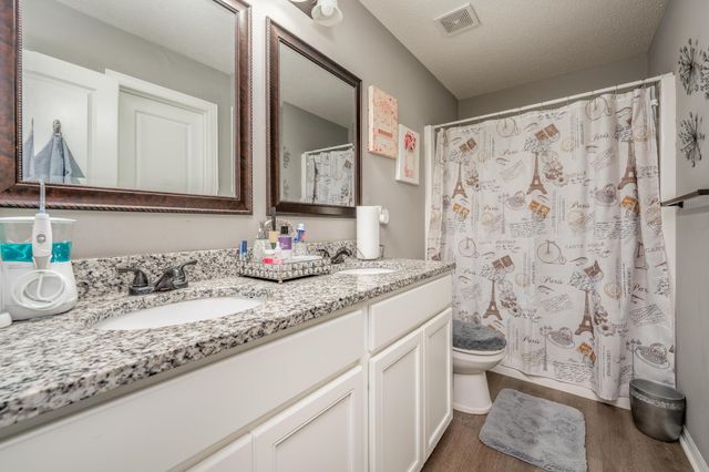 5326-5328 N Cypress St, Bel Aire, KS 67226