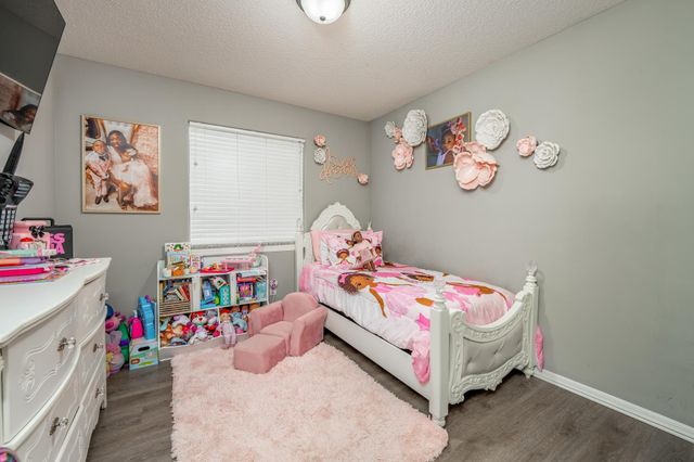 5326-5328 N Cypress St, Bel Aire, KS 67226