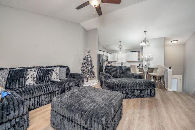 5326-5328 N Cypress St, Bel Aire, KS 67226