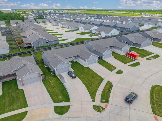 5326-5328 N Cypress St, Bel Aire, KS 67226