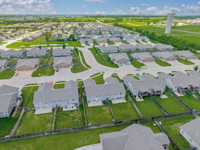 5326-5328 N Cypress St, Bel Aire, KS 67226