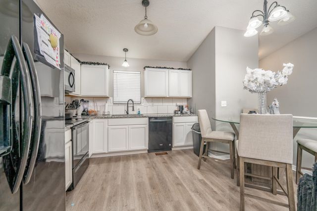 5326-5328 N Cypress St, Bel Aire, KS 67226