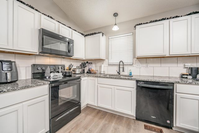 5326-5328 N Cypress St, Bel Aire, KS 67226